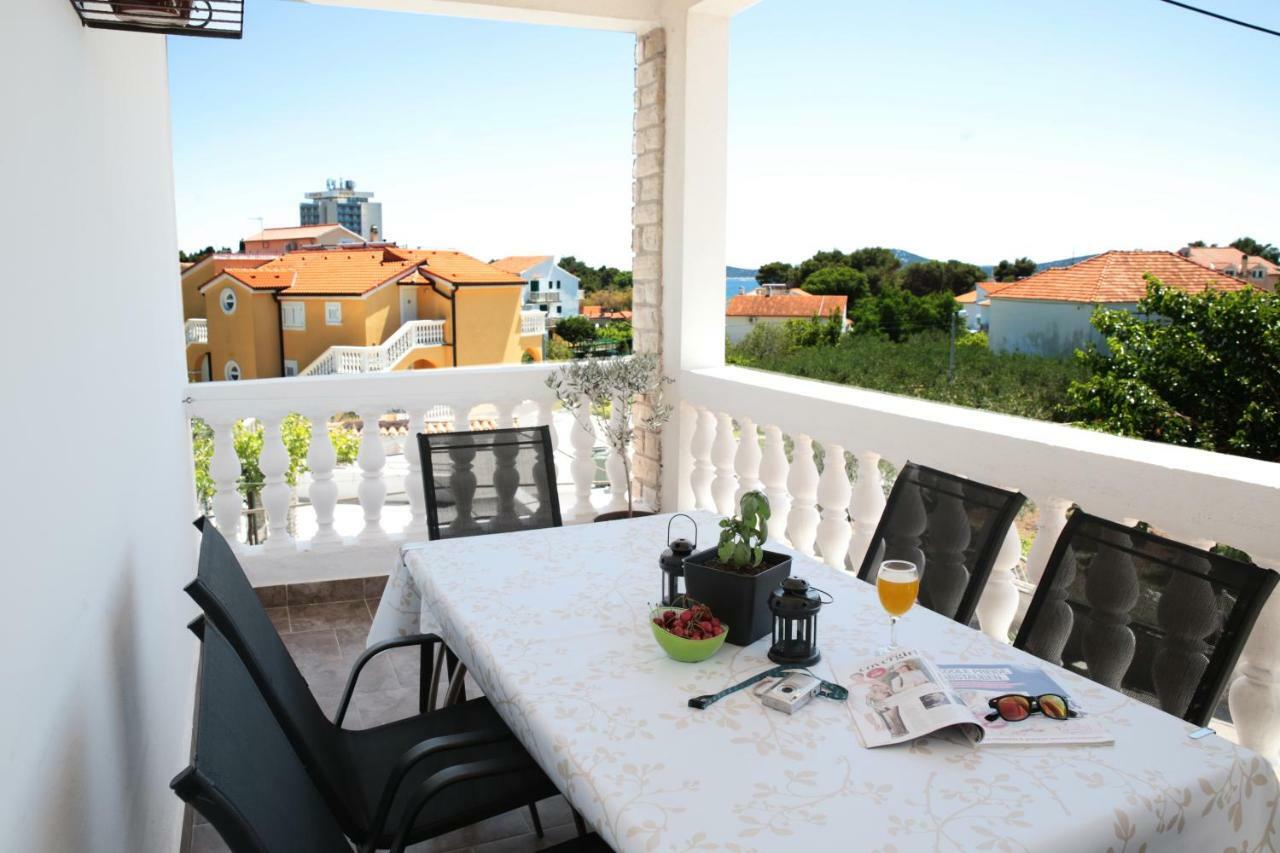 Apartments And Rooms Bozena Vodice Exterior foto